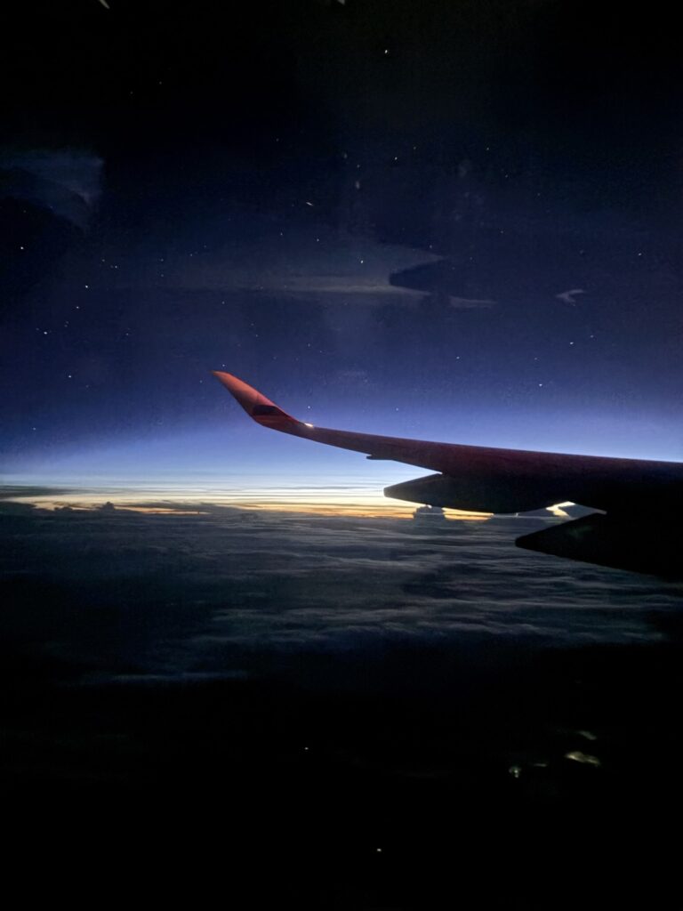 飛機夜空